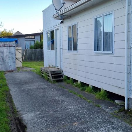 5 Beds Including 3 Double Beds Plus 1 Double Or 2 Single Sofa Beds House At 22B Pererika St Rotorua Exterior photo
