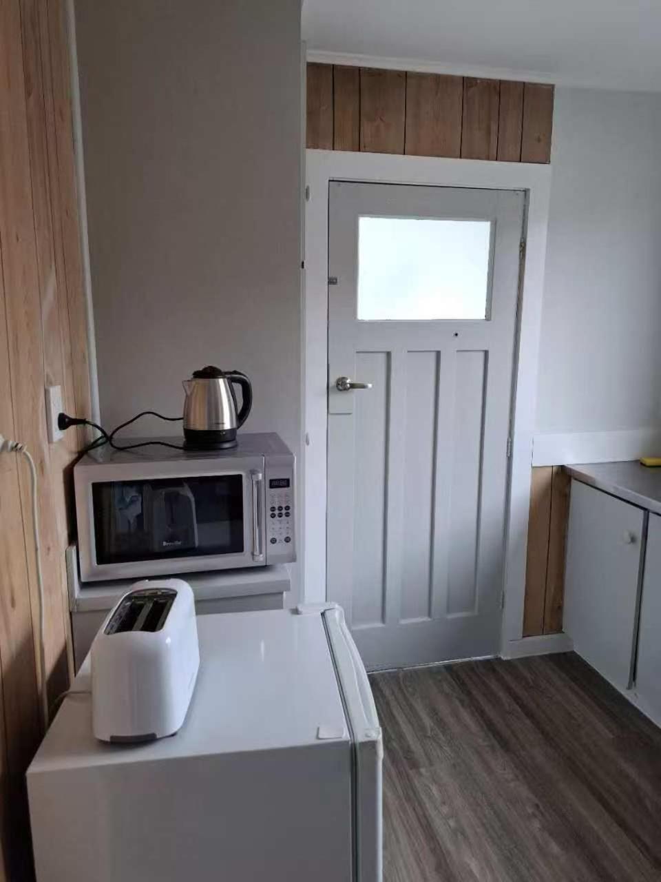 5 Beds Including 3 Double Beds Plus 1 Double Or 2 Single Sofa Beds House At 22B Pererika St Rotorua Exterior photo
